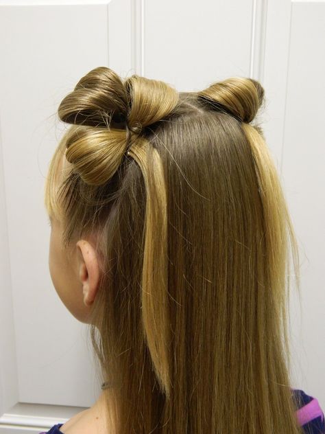 Cute. St. Patrick’s Day. Shamrock. Hair style. Clover Hairstyle, Clover Hair, Cool Easy Hairstyles, Girl Hair Dos, Girls Hairstyles Easy, Cute Simple Hairstyles, A Ponytail, Hair Do, Holiday Hairstyles