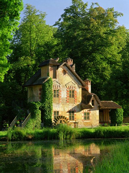 The mill of Marie-Antoinette's Estate - One of my favorite places at Versailles, even did a pastel drawing of this back in highschool art class. Chateau Versailles, Palace Of Versailles, Chateau France, Water Wheel, Design Exterior, Garden Cottage, Beautiful Buildings, Marie Antoinette, Pretty Places