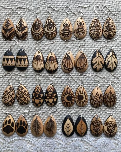 Small Pyrography Designs, Nature Wood Burning, Wood Burning Jewelry, Diy Wood Jewelry, Wood Burned Jewelry, Pyrography Jewelry, Pyrography Ideas, Wood Burning Tips, Wood Jewelry Diy