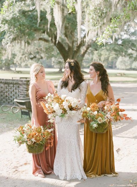 Simple Southern Style in Sepia Tones (Plus a Wheelbarrow Bourbon Bar You Have to See!) Simple Southern Wedding, Sepia Wedding, Summer Collapsed Into Fall, Bohemian Wedding Flowers, Southern Style Wedding, Velvet Bridesmaid, Middleton Place, Bourbon Bar, Place Wedding