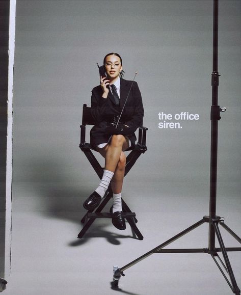 Vouge Shoot Fashion Editorials, Suit Magazine Cover, Office Woman Photoshoot, Office Themed Photoshoot, Office Fashion Editorial, Office Siren Photoshoot, Niki Photoshoot, Backstage Aesthetic, Photoshooting Ideas