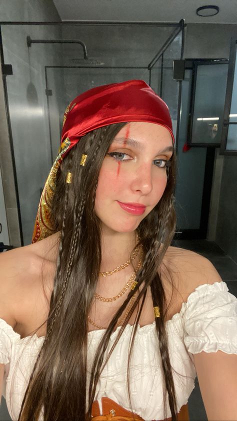 Bandana Hairstyles Pirate, Pirate Makeup Women Easy Tutorial, Pirate Hairstyles For Women Halloween, Pirate Hairstyles With Bandana, Pirate Make Up For Women, Captain Hook Costume Female, Simple Pirate Makeup, Pirates Makeup Female, Pirate Eye Makeup