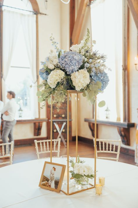 Tall gold floral stands perfect for wedding cenerpieces and decor! #ad @photobykenn Floral Stands Wedding, Wedding Shower Brunch, Geometric Centerpiece, Flower Floor, Tall Wedding Centerpieces, Gold Centerpieces, Sisters Wedding, Tall Centerpieces, Tall Flowers