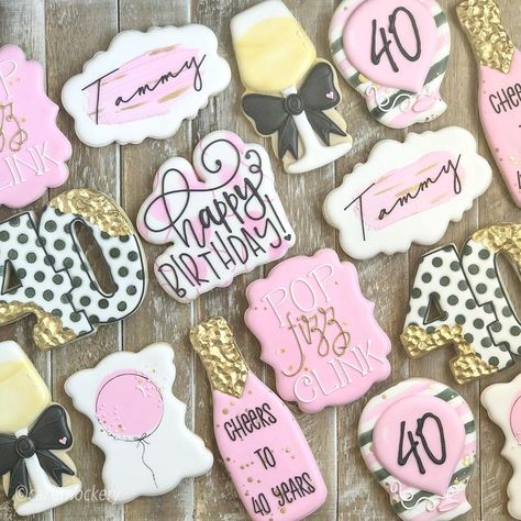 Ｃａｋｅ Ｍｏｃｋｅｒｙ on Instagram: “Cheers to 40 years!!!” 40 Year Old Birthday Cookies, Cheers To 40 Years Cookies, 40th Birthday Cookies Women, Specialty Cookies, Cheers To 40 Years, Happy Birthday Cookie, Cookie Decorations, Cookie Making, 40 Birthday