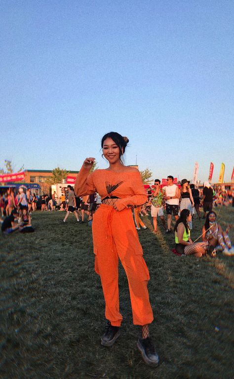 Neon orange rave/festival outfit w/ fishnets Orange Outfit Festival, Orange Rave Outfit, Festival Outfits Neon, Raver Girl Outfits, Edc Fits, Coachella 23, Ultra Outfits, Coachella Outfit Men, Winter Festival Outfit