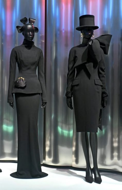 Fashion Museum Exhibition, Christian Dior Outfits, Dior Museum, Dior 2018, Dior Exhibition, Fashion Exhibition, Fashion Museum, Dior Fashion Show, Museum Fashion