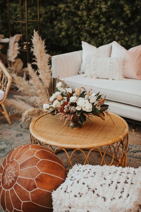 Modern boho glam wedding at Franciscan Gardens with a neutral color palette - 100 Layer Cake Modern Boho Glam, Lounge Wedding, Boho Glam Wedding, Franciscan Gardens, Wedding Lounge, Boho Picnic, Boho Garden, Wedding Party Ideas, Boho Wedding Inspiration