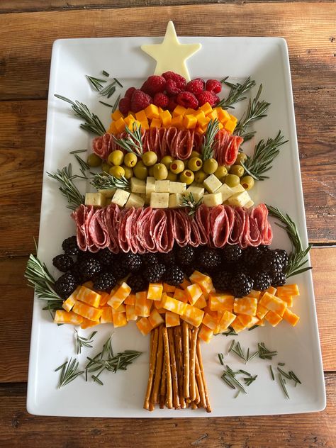 Jul Mad, Fest Mad, Kreative Snacks, Party Food Buffet, God Mad, Charcuterie Inspiration, Party Food Platters, Charcuterie Recipes, Christmas Food Dinner