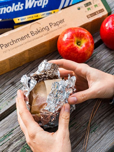 Camping Baked Apples, Campfire Apples Foil Packets, Campfire Roasted Apples, Fire Roasted Apples, Campfire Baked Apples, Apple Campfire Desserts, Campfire Apples, Dessert For Camping, Campfire Apple Crisp