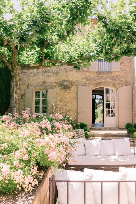 Gal Meets Glam Saint-Remy-de-Provence Casa Wabi, Provence Garden, Have Inspiration, Gal Meets Glam, Provence France, French Countryside, French Farmhouse, French Country House, French Country Style