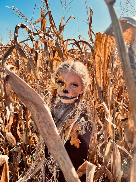 Costume from #spirithalloween Scarecrow Costume Ideas For Women, Scare Crow Halloween Costume Ideas, Scarecrow Photoshoot, Halloween Scarecrow Costume, Scarecrow Costume Women, Scary Scarecrow Costume, Best Kids Halloween Costumes, Diy Scarecrow Costume, 2022 Costumes