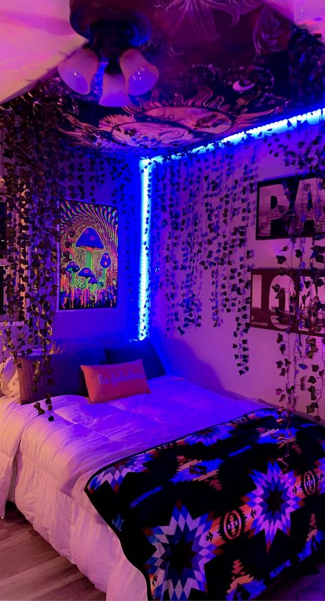 Scene Room, Dream Bedroom Inspiration, Room Organization Bedroom, Room Cute, Neon Bedroom, Luxury Room Bedroom, Hippie Room Decor, Cute Room, Hippy Room