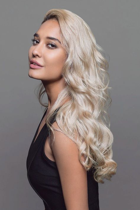 Lisa Haydon | Indian actress, model and TV presenter from Chennai Lisa Haydon, Esha Gupta, Deepika Padukone Style, Tv Presenter, Futuristic Technology, The Trip, Bollywood Fashion, Selena Gomez, Bollywood Actress