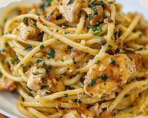 Chicken And Spaghetti Casserole, Spaghetti With Chicken Recipes, Spaghetti Recipes Chicken, Chicken With Spaghetti Noodles, Spaghetti Dinner Ideas, Monterey Spaghetti, Simple Casseroles, Monterey Chicken Spaghetti, Spaghetti And Chicken