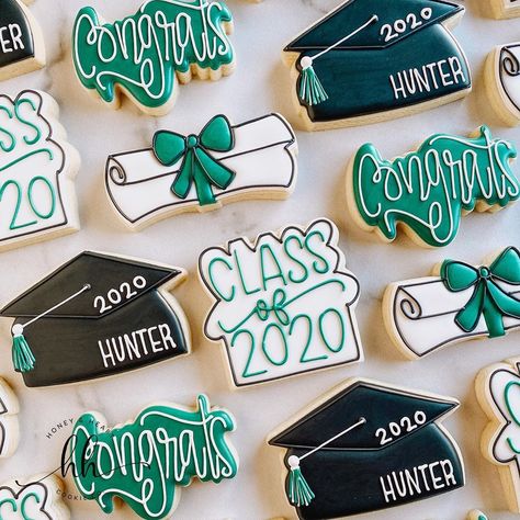 Graduation Party Desserts, Graduation Food, Matric Farewell, Nurse Party, Boy Graduation, Senior Graduation Party, Gold Graduation Party, Graduation Tables, Cake Writing