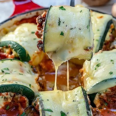 Fat | loss | Guide’s Instagram photo: “LOW-CARB DINNER 😍 Mushroom Zucchini Lasagna Rolls 💕 by @cleanfoodcrush Follow @prepare.meals 🌱 Zucchini has quite an impressive…” Roll Up Recipes, Lasagna Roll Up, Zucchini Lasagna Roll Ups, Zucchini Lasagna Rolls, Keto Mushrooms, Zucchini Rolls, Slow Cooker Salisbury Steak, Lasagna Roll Ups, Lasagna Roll