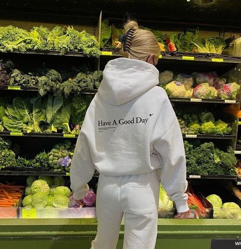 𝐤𝐚𝐢𝐭𝐥𝐲𝐧 on Twitter: "you don’t need to wait for sunday to take care of yourself… " Stile Kendall Jenner, Vsco Hoodie, Positive Hoodie, Hoodie Aesthetic, 2022 Fashion, Trik Fotografi, Foto Ideas Instagram, Have A Good Day, Vintage Cartoon