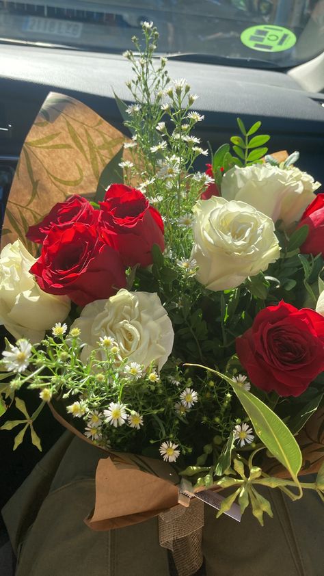 red roses white roses daisies love Red Rose And Daisy Bouquet, Flower Boquettes, White Daisy Bouquet, Daisy Bouquet Wedding, Roses For Her, Red Bouquet Wedding, Daisy Wedding, Daisy Bouquet, Red And White Roses