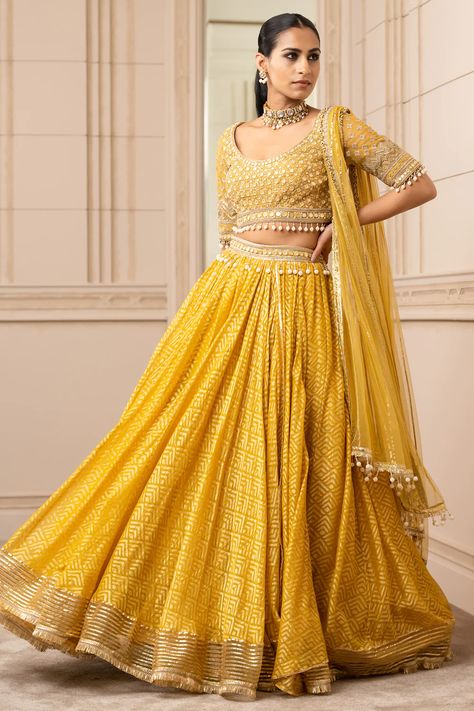 Kalidar Lehenga, Lehenga With Blouse, Kalidar Kurta, Brocade Lehenga, Mustard Fabric, Pakistani Formal Dresses, Yellow Lehenga, Lehenga Designs Simple, Saree Lehenga