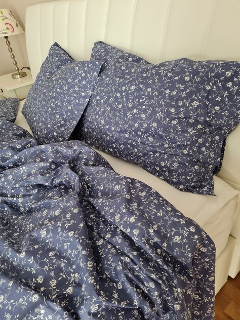 Navy blue Shabby chic bedding.small rose Floral Duvet cover pillowcases Queen. oversize duvet cover Super King 120x120 120x98 Nurdanceyiz Navy Blue And White Duvet Cover, Navy Floral Bedding, Blue Flower Duvet Cover, Dark Blue Bedding Aesthetic, Navy And White Bedding, Blue Floral Bedding, Navy Blue Bed, Toile Duvet Cover, Navy Blue Duvet Cover