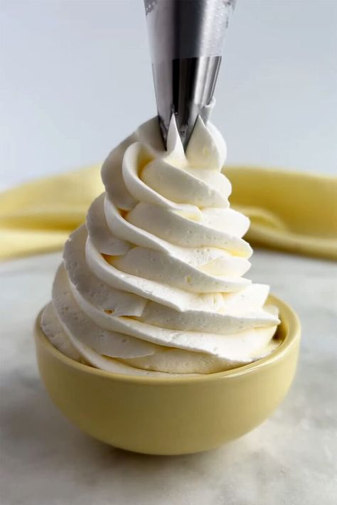 Best Lemon Buttercream Frosting Recipe Lemon Marshmallow Frosting, Fluff Frosting Recipe, Easy Marshmallow Fluff, Fluff Frosting, Lemon Buttercream Icing, Marshmallow Fluff Frosting, Yummy Cake Recipes, Lemon Buttercream Frosting, Fluffy Frosting