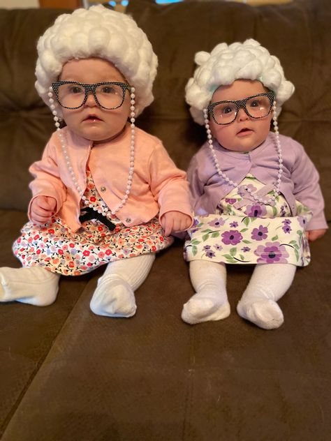 Disfarces Halloween, Family Costume Ideas, Coordinated Outfits, Funny Pix, Foto Baby, Vacation Packing, Family Halloween Costumes, Old Lady, Baby Halloween Costumes