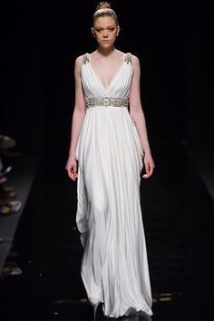 8 dresses inspired by Ancient Greece - Wedding fashion - Forum Weddingwire.ca Greek Goddess Wedding Dress, Ancient Greece Clothing, Ancient Greek Dress, Ancient Greece Fashion, Greece Costume, Greece Dress, Goddess Wedding Dress, Grecian Wedding Dress, Greek Wedding Dresses