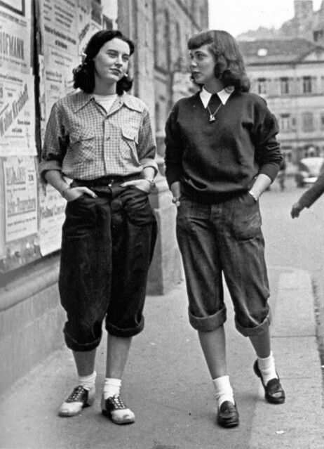 American students in Heidelberg Germany, 1947 | Giuly | Flickr 1950s Pants, 40s Mode, Public Enemies, Tomboy Stil, Teddy Girl, Istoria Artei, Mode Retro, Estilo Pin Up, Teddy Boys