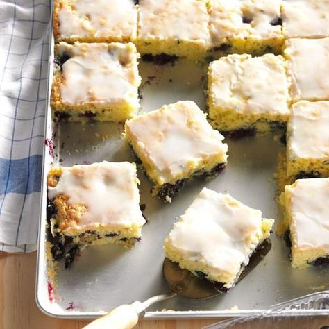 Zucchini Squares, Zucchini Desserts, Recipe Using Apples, Blueberry Zucchini, Blueberry Desserts Recipes, Zucchini Recipes Dessert, Picnic Desserts, Cake Mug, Square Recipes