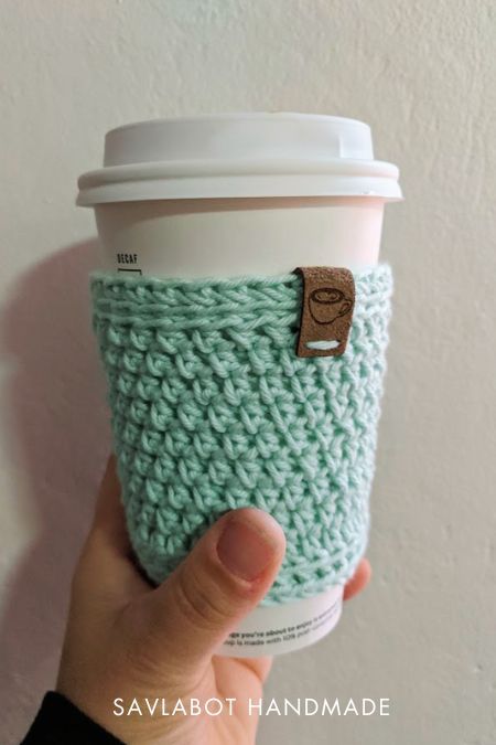 Simple Cup Cozy Free Crochet Pattern – Savlabot Cup Cozy Pattern Crochet, Iced Coffee Coozie Crochet, Crochet Coffee Mug Free Pattern, Crochet Coffee Cup Sleeve Free Pattern, Crochet Winter Cup Cozy, Iced Coffee Cup Cozy Crochet, Crochet Cup Cover Free Pattern, Crochet Pattern Mug Cozy, Easy Crochet Cup Cozy