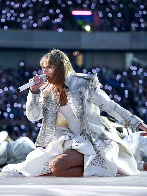 Taylor Swift Images, Photos Of Taylor Swift, Taylor Smith, Taylor Swift Cute, Estilo Taylor Swift, Swift Photo, Taylor Swift Outfits, Taylor Swift Concert, Taylor Swift Album