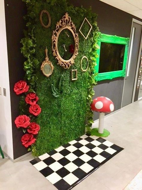 Photo Wall Event, Alice In Wonderland Event, Wonderland Party Theme, Alice In Wonderland Garden, Alice In Wonderland Room, Wonderland Aesthetic, Deco Disney, Wonderland Party Decorations, Alice In Wonderland Decorations