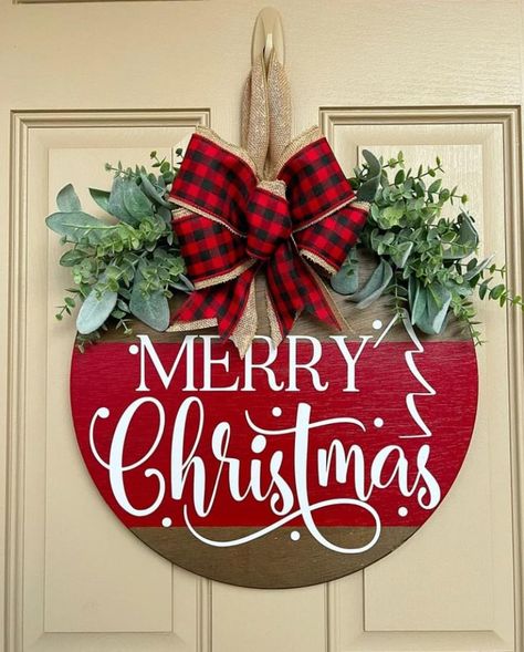 Christmas Wooden Signs, Door Hanging Decorations, Front Door Christmas Decorations, Door Signs Diy, Christmas Door Wreaths, Christmas Front Doors, Contemporary Christmas, Christmas Signs Wood, Christmas Door Hanger