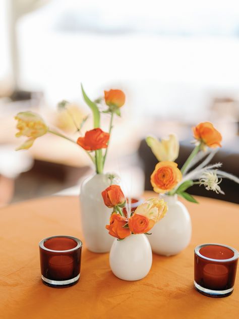 Orange Bud Vases, Fruit Centerpieces Wedding, Tulip Bud Vase, Cocktail Centerpieces, Ranunculus Yellow, Cutie Theme, Welcome Cocktail, Bud Vases Wedding, Bud Vases Arrangements