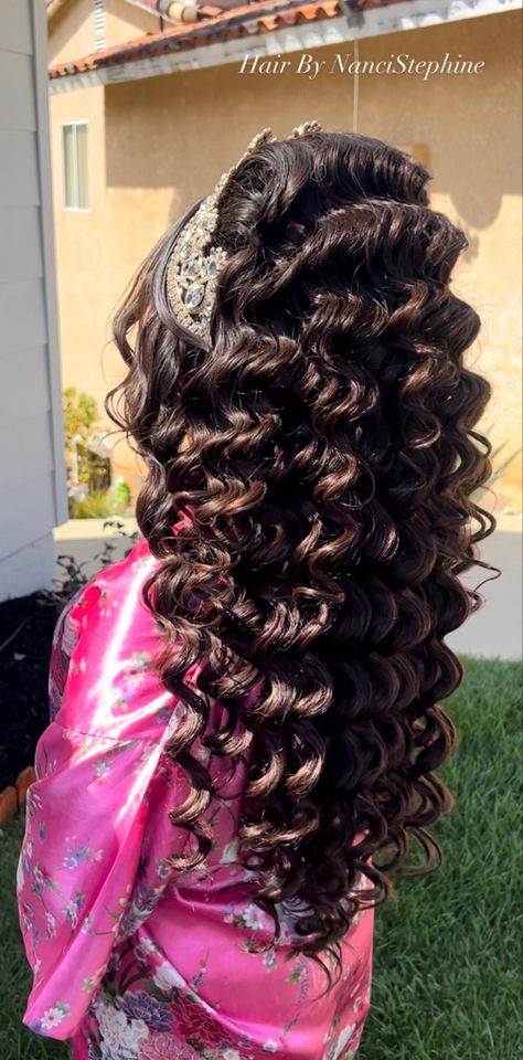 Long Quince Hairstyles, Half Up Half Down Hairstyles For Quince, Quice Dresses, Quince Tiktoks, Xv Hairstyles, Xv Hair, Quinceañera Hair, Quinceanera Surprise Dance, Hairstyles For Long Curly Hair