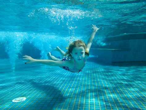 Swimming Underwater Reference Swimming Reference, Underwater Drawing, Underwater Model, Swimming Photography, Swimming Photos, Gesture Drawing Poses, Swimming Underwater, Reference Pose, Pool Picture