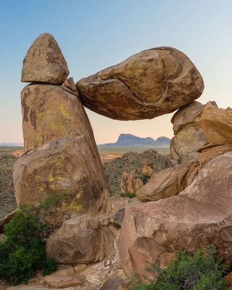 Boulder Rock, Balanced Rock, Rock Aesthetic, Rock Sculpture, Contemporary Landscape Painting, Big Bend National Park, Doodle On Photo, Cool Rocks, Big Bend