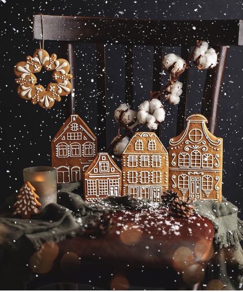 Linda Lomelino, Call Me Cupcake, House Cookies, Gingerbread Dough, Cookies With Royal Icing, Gingerbread House Cookies, Dark Materials, Gingerbread Village, Christmas Props