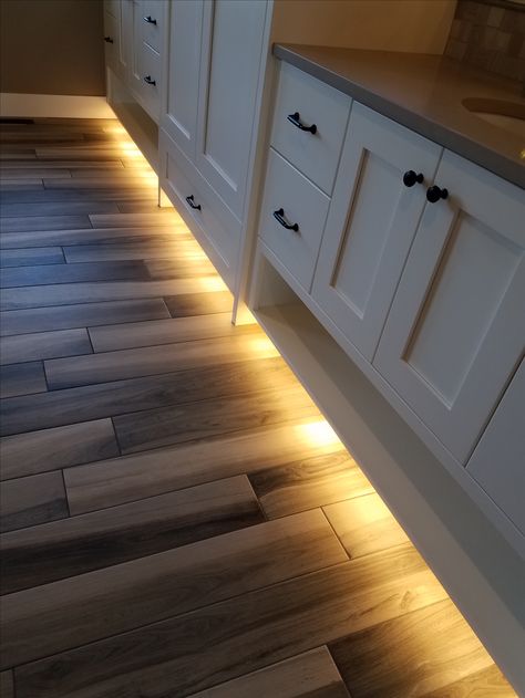 under cabinet lighting Lights Underneath Kitchen Cabinets, Under Cabinet Floor Lighting, Kitchen Underlighting, Under Cabinet Bathroom Lighting, Bathroom Under Cabinet Lighting, Above Cabinet Lighting, Kitchen Cabinet Lighting, Kitchen Under Cabinet Lighting, Light Kitchen Cabinets