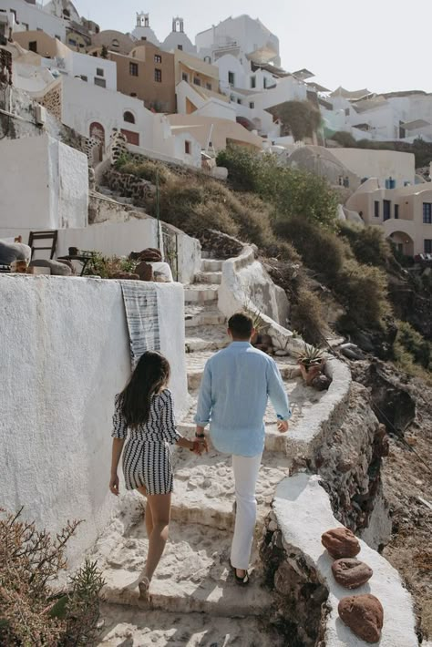 Greece Holiday Photos, Greece Engagement Photos, Greece Photography Ideas, Greece Photo Ideas Couple, Greece Honeymoon Aesthetic, Greece Couple Pictures, Greece Couple Photoshoot, Greece Proposal, Croatia Couple Pictures