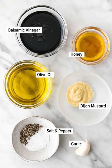 This homemade balsamic vinaigrette dressing is sweet, tangy, and perfect for elevating salads, roasted vegetables, chicken recipes, and more! Balsamic Vinegarette, Balsamic Dressing Recipe, Creamy Balsamic Dressing, Balsamic Vinegar Dressing, Vinaigrette Dressing Recipe, Balsamic Vinaigrette Recipe, Homemade Balsamic Vinaigrette, Salad With Balsamic Dressing, Balsamic Vinaigrette Dressing