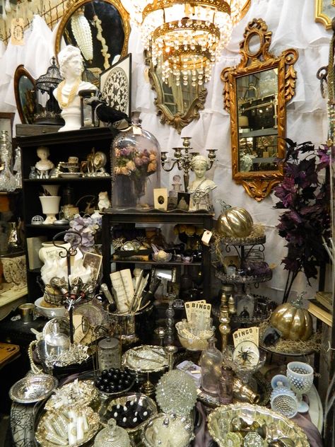 Halloween Antique Booth Displays, Halloween Vintage Booth Ideas, Goth Vendor Booth, Halloween Antique Booth Ideas, Halloween Vendor Booth Ideas, Antique Halloween Decor, Halloween Booth Ideas, Vender Booth Ideas, Vintage Booth Display Ideas