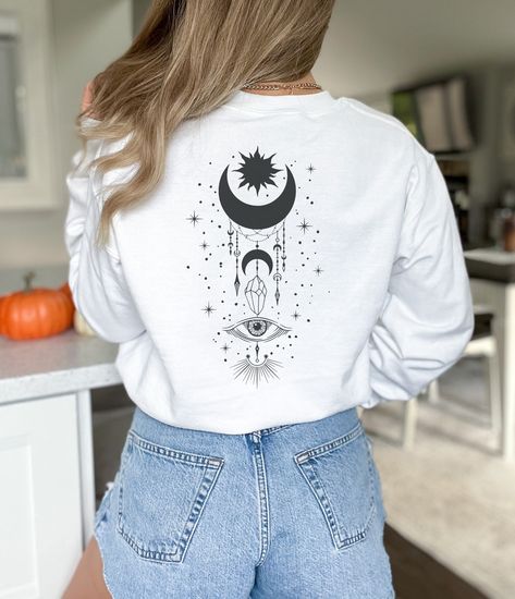 Unique Designs For Tshirts, Sweatshirt Graphic Design Ideas, Spiritual Tshirt Ideas, Tarot Shirt Design, Tarot T Shirt, Spiritual Tshirt Design, Cool Shirt Designs Aesthetic, Witchy Shirt Ideas, Witchy Tshirt Design