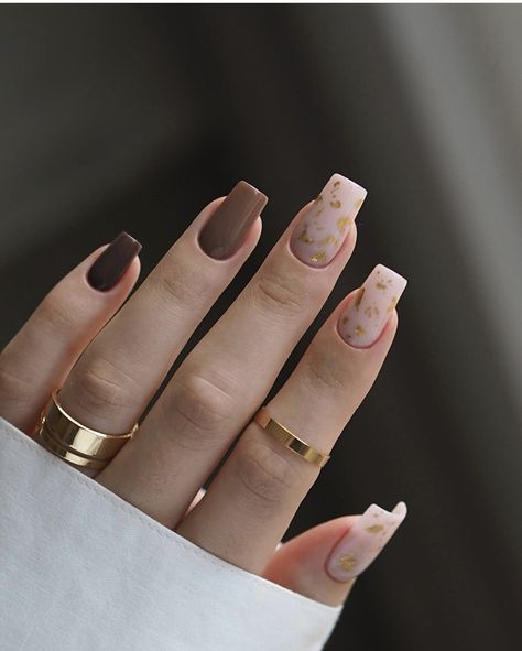 Acrylic Nail Designs Minimalist, Light Brown Square Nails, Elegant Nails Brown, Nude Brown Nail Designs, Brown Nail Designs Acrylic, New Nail Art Designs Trends, Atum Nails, Uñas Color Cafe, Milky Nails