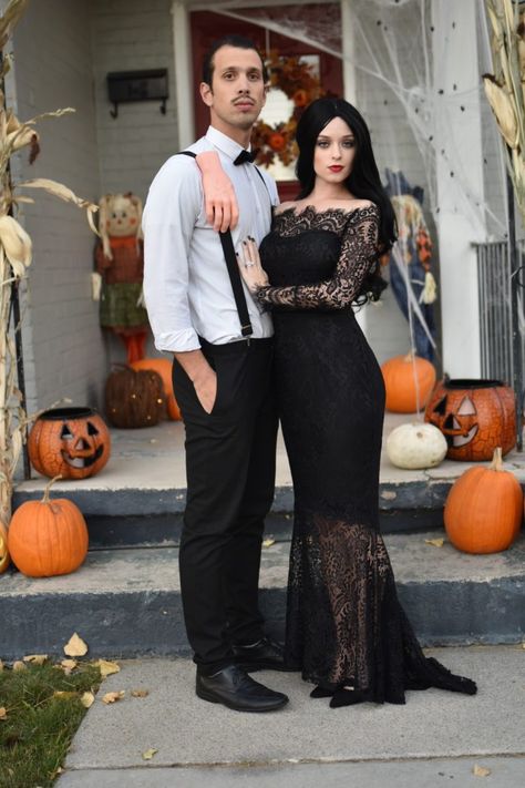 Last Minute Halloween Kostüm, Addams Family Halloween Costumes, Halloween Costumes Last Minute, Costumes Last Minute, Addams Familie, Cute Couples Costumes, 90s Halloween Costumes, Last Minute Halloween Costume, Unique Couple Halloween Costumes