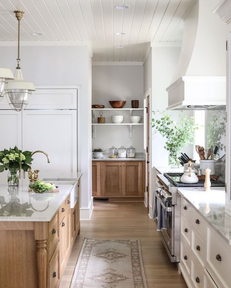 Thank you @ruemagazine for featuring our Wisconsin lake house project!! Oak Interior, Two Tone Kitchen, New Kitchen Cabinets, Wood Kitchen Cabinets, Classic Kitchen, Design Room, Design Hotel, Interior Modern, Kitchen Trends