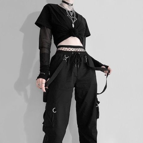 Emo Homecoming Dresses, Tech Wear Women, Eboy Outfit, Outfits Goth, Aesthetics Fashion, Egirl Makeup, Sleeved Crop Top, Techwear Fashion, Street Style Edgy