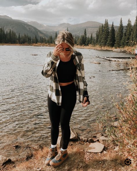 Banff Outfit Summer, Fall Camping Outfits, Hiking Outfits Summer, Winter Camping Outfits, Trail Outfits, Cute Camping Outfits, Outdoorsy Outfits, Wander Outfit, Walking Outfit