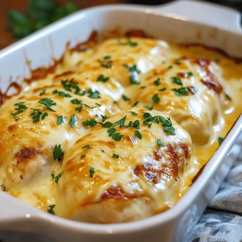 Smothered Cheesy Sour Cream Chicken Baked Chicken With Sour Cream, Sour Cream Parmesan Chicken, Sour Cream Ranch Chicken, Smothered Cheesy Sour Cream Chicken, Sour Cream Chicken Recipes, Chicken Sour Cream Recipes, Sourcream Chicken, Chicken Breast With Cream Cheese, Cheesy Sour Cream Chicken