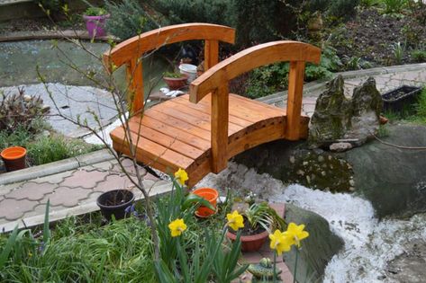 Wooden Bridge Garden, Arched Garden Bridge, Garden Bridge Design, Backyard Bridges, Pond Bridge, Small City Garden, Wooden Bridge, Garden In The Woods, Wooden Garden